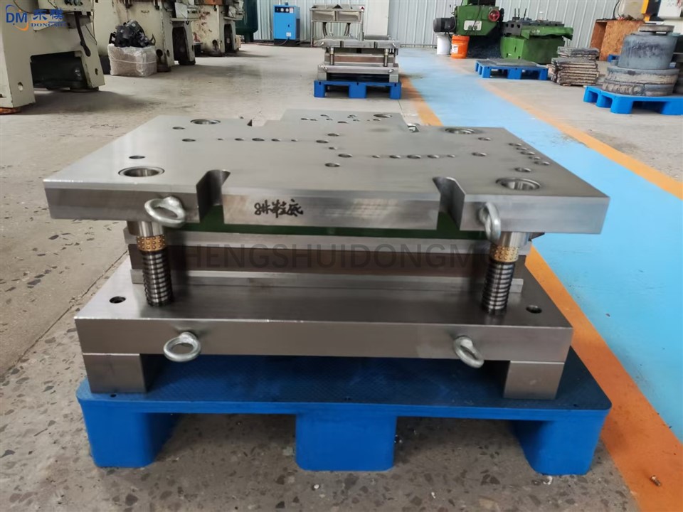 Personalizzabbli Stainless Steel Deep Drawing Metal Stamping Die Manifattur